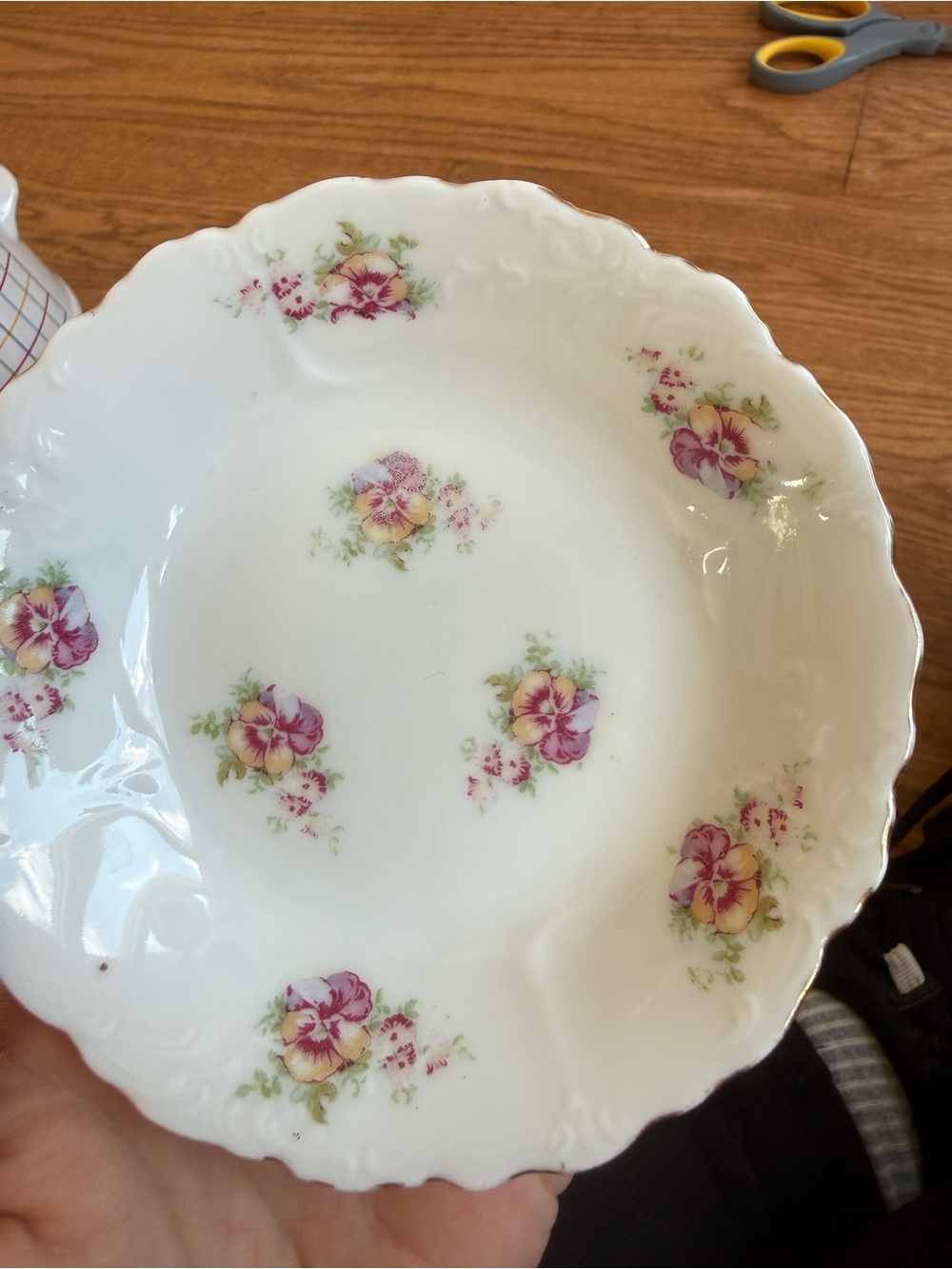 Set of 2 O & EG Royal Austria porcelain floral bowls - Picture 4 of 5